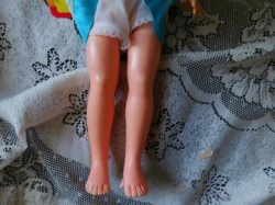 linda williams blue dress legs